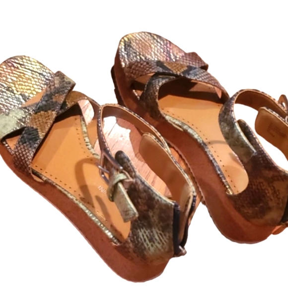 Adrienne Vittadini NWOT Vegan Leather Snakeskin Platform Sandals 7.5 M - Picture 3 of 8